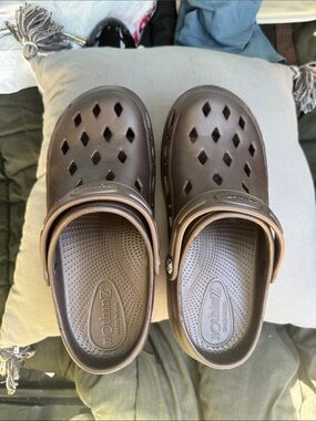 Adults Brown NothinZ Clog Sandals with Heel Strap. Extremely comfortable.